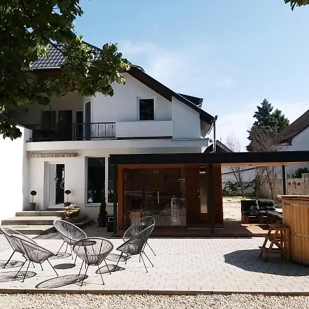 A16 Design Panzió 4*