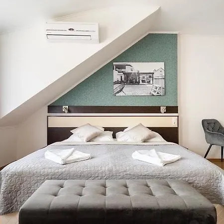 A16 Design Panzio 4*