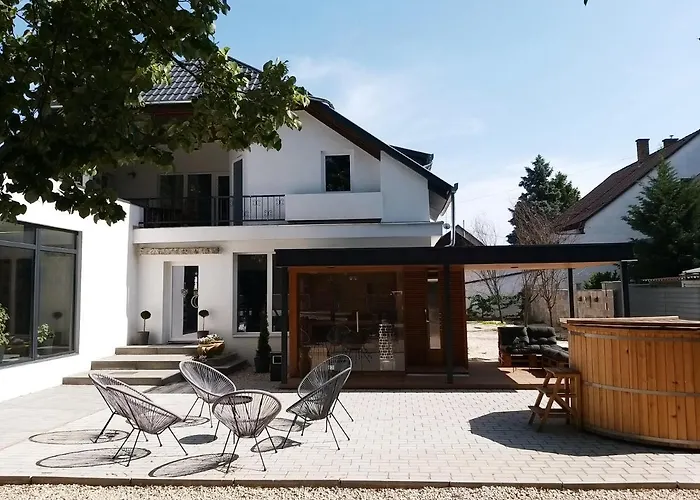 A16 Design Panzió 4*